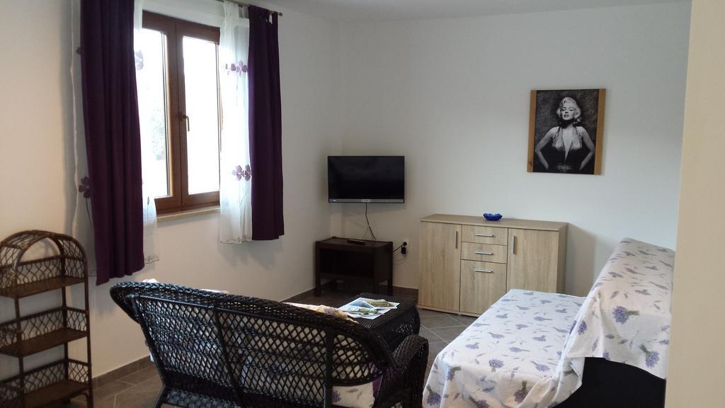 Abba Apartment Sveti Lovreč Pazenatički Exteriér fotografie