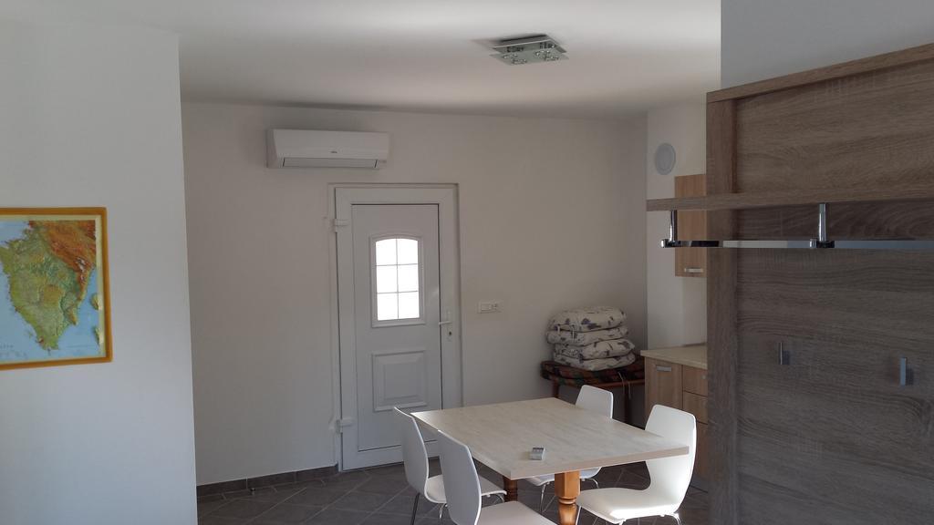 Abba Apartment Sveti Lovreč Pazenatički Exteriér fotografie