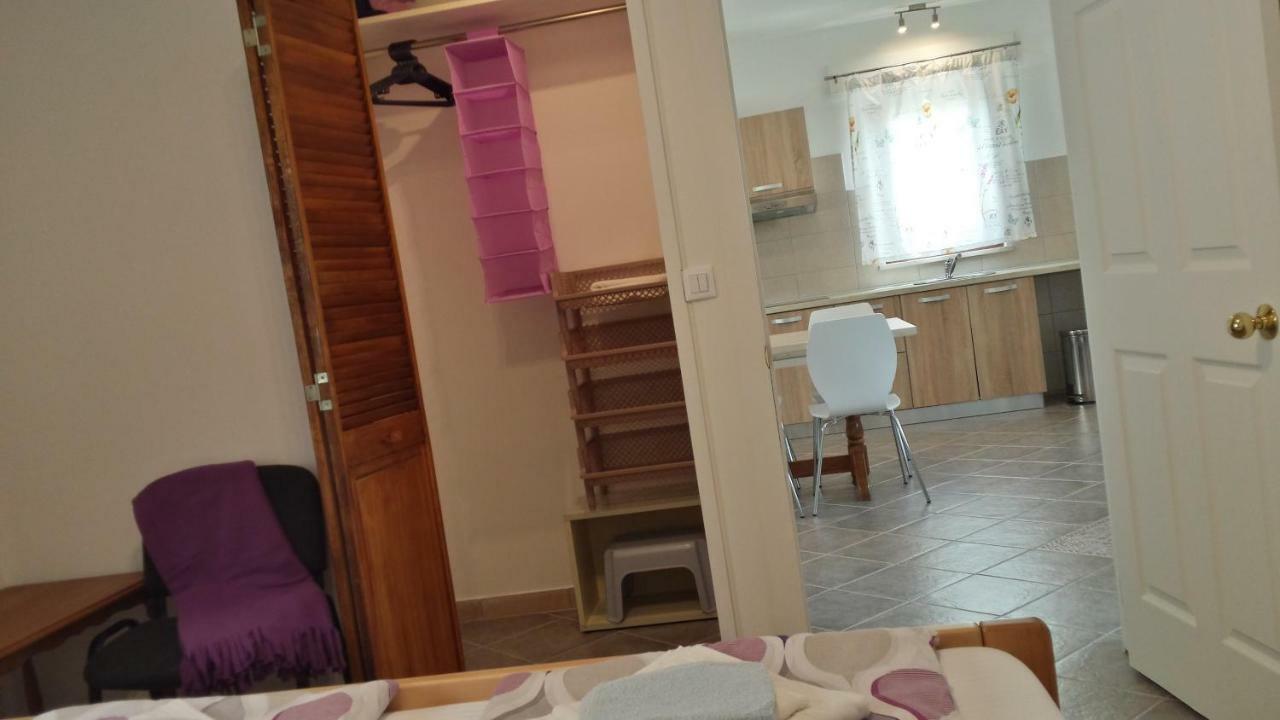 Abba Apartment Sveti Lovreč Pazenatički Exteriér fotografie