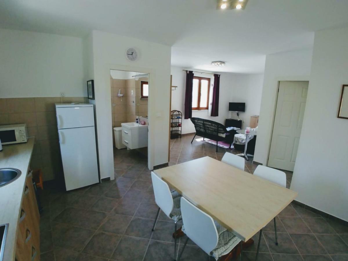 Abba Apartment Sveti Lovreč Pazenatički Exteriér fotografie