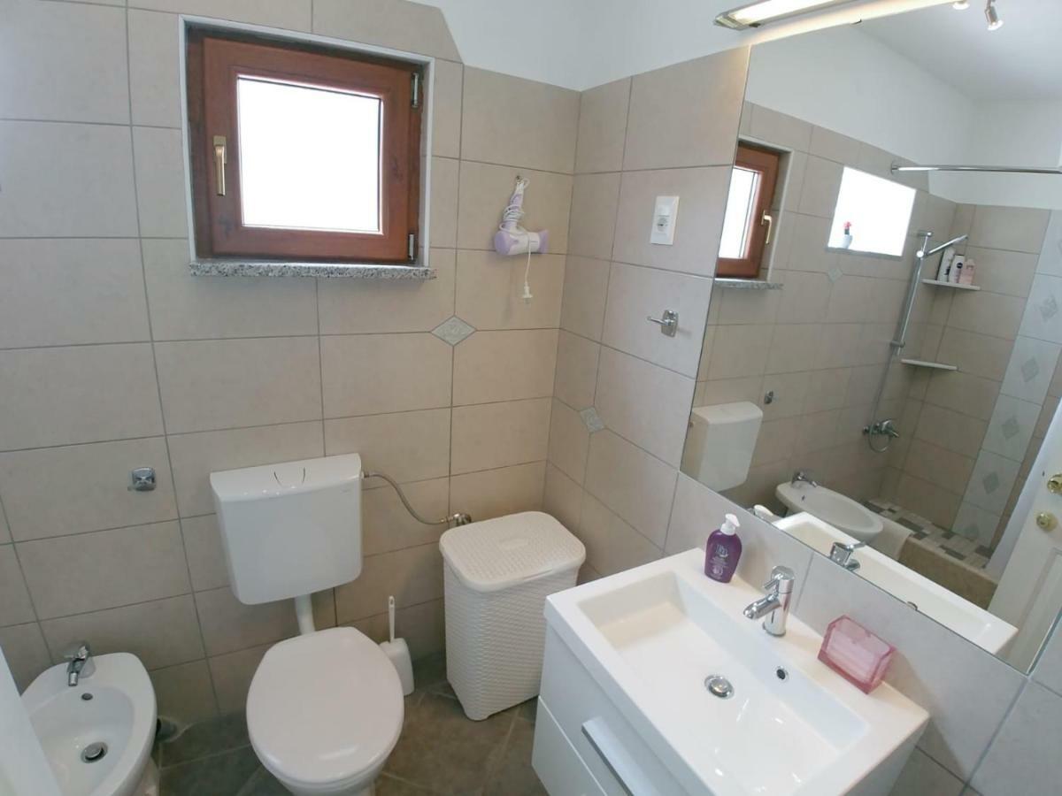 Abba Apartment Sveti Lovreč Pazenatički Exteriér fotografie